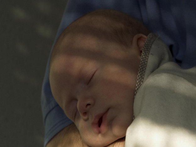 Как уложить ребенка спать без слез?